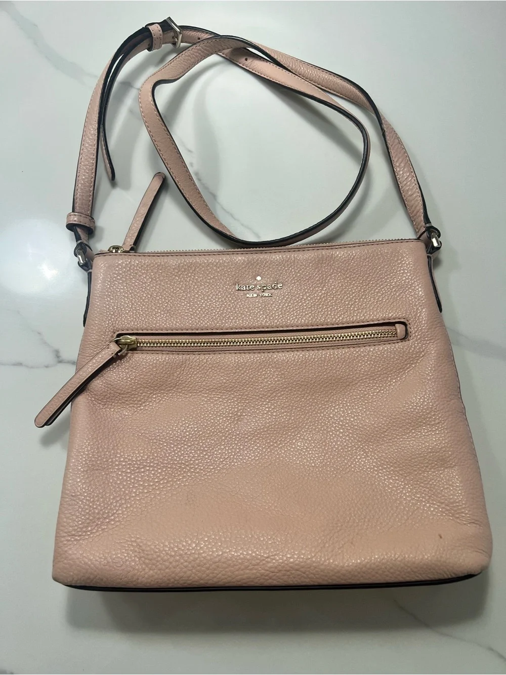 EUC Kate spade Mauve Pebbled Leather Crossbody Bag.